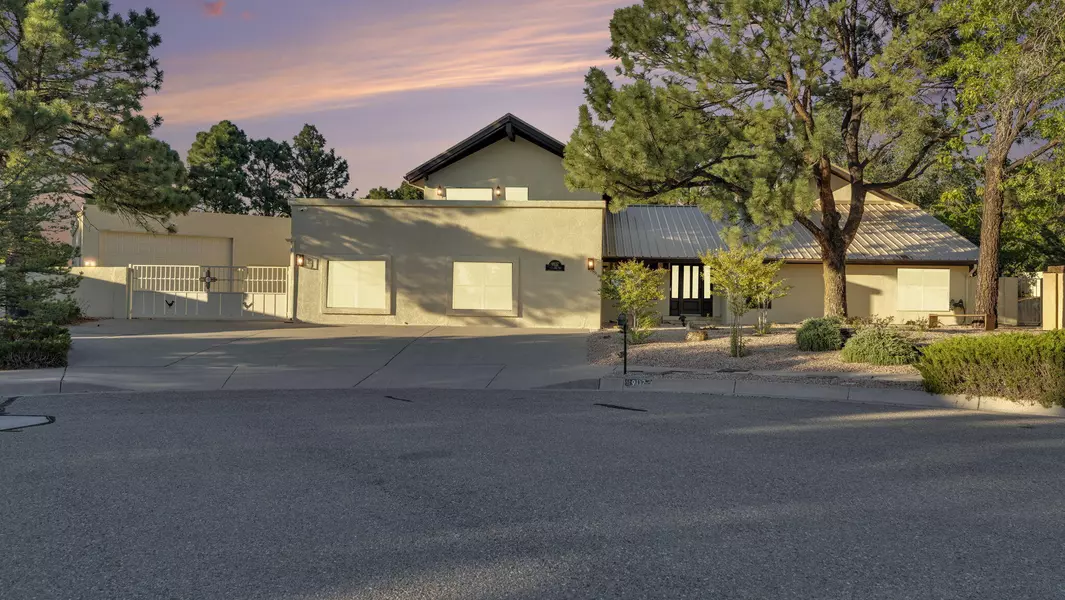 9117 Luna Del Oro RD NE, Albuquerque, NM 87111