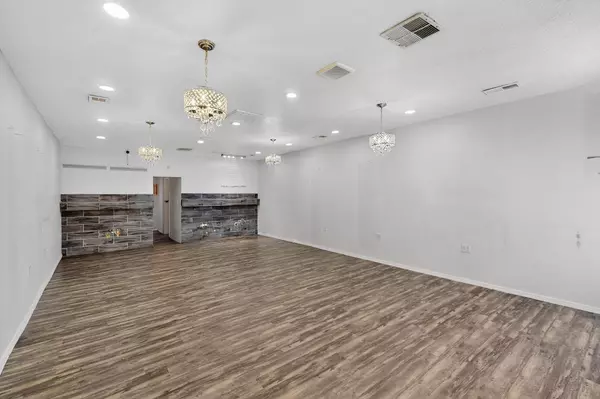 Albuquerque, NM 87107,3915 4th Street ST NW