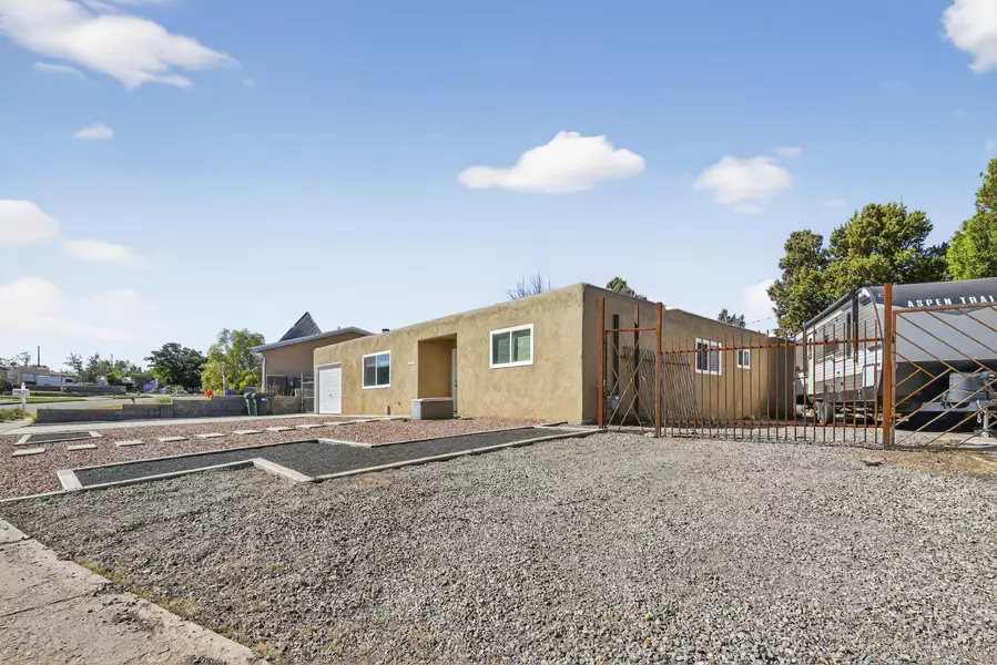 5705 Piedra RD NW, Albuquerque, NM 87114