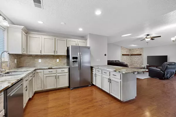 Los Lunas, NM 87031,13 Night Shade CT