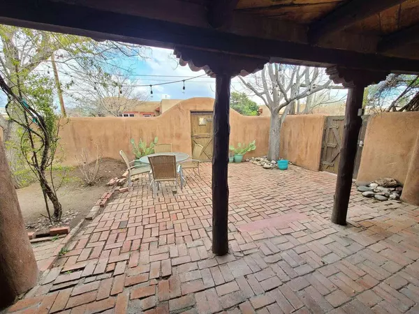 Albuquerque, NM 87104,215 19th ST NW