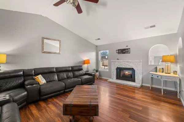 Rio Rancho, NM 87124,540 Silver Saddle RD SE