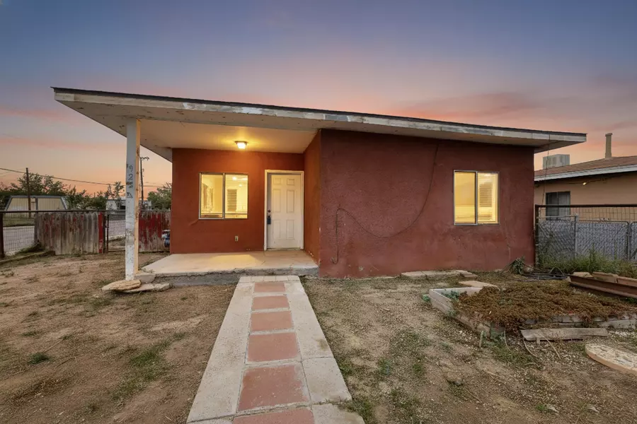 922 W Gilbert AVE, Belen, NM 87002