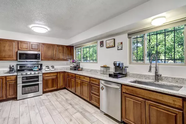 Albuquerque, NM 87111,10409 Malaguena LN NE