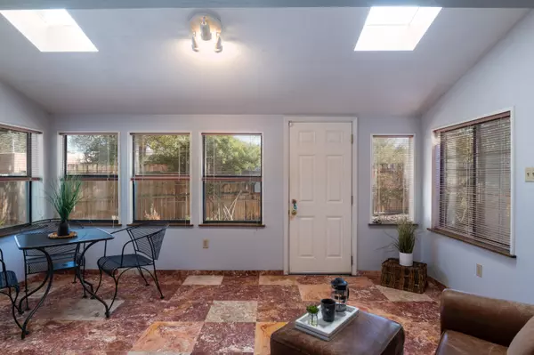 Albuquerque, NM 87106,609 Vassar DR SE