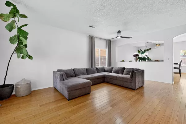 Los Lunas, NM 87031,951 Carnival CT NW