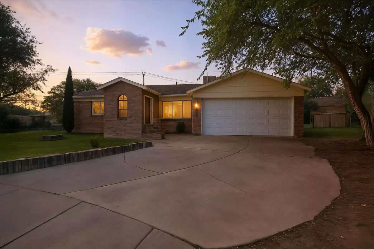 Albuquerque, NM 87105,509 Nuves CT NW