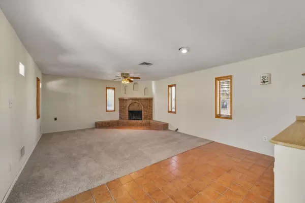 Albuquerque, NM 87105,509 Nuves CT NW