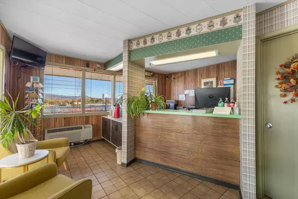 Raton, NM 87740,1342 S 2nd ST