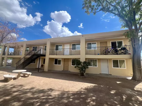 Albuquerque, NM 87108,915 Alvarado DR SE #2