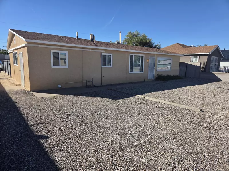 631 57th ST NW, Albuquerque, NM 87105