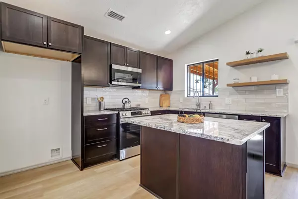 Albuquerque, NM 87121,632 Foyt DR SW