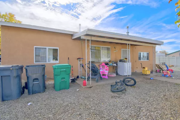 1624 Valdora RD SW, Albuquerque, NM 87105