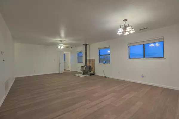 Sandia Park, NM 87047,174 Entranosa