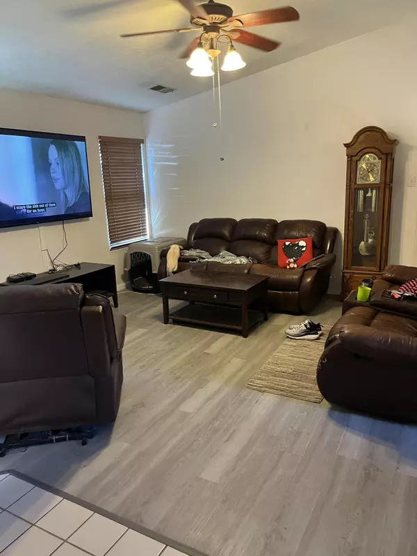 Los Lunas, NM 87031,2040 Gomez DR SW