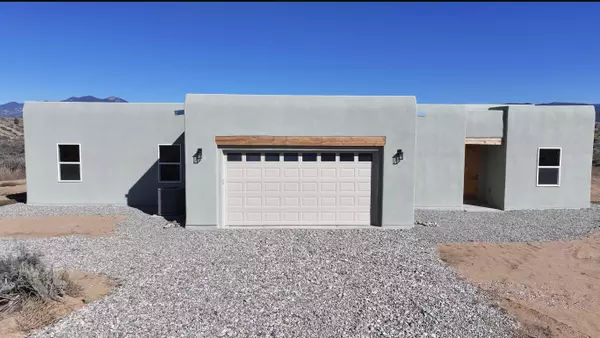 10 COLTY RD, Ranchos De Taos, NM 87557