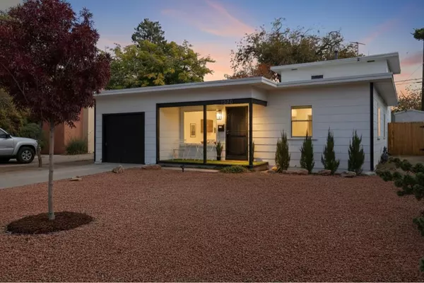 Albuquerque, NM 87106,1320 Stanford DR NE