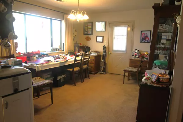 Los Lunas, NM 87031,652 Helen CIR