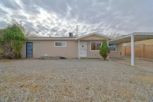 5728 Giomi PL NW, Albuquerque, NM 87105