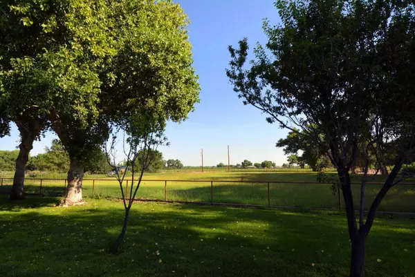 Los Lunas, NM 87031,25 La Frijolaria LN