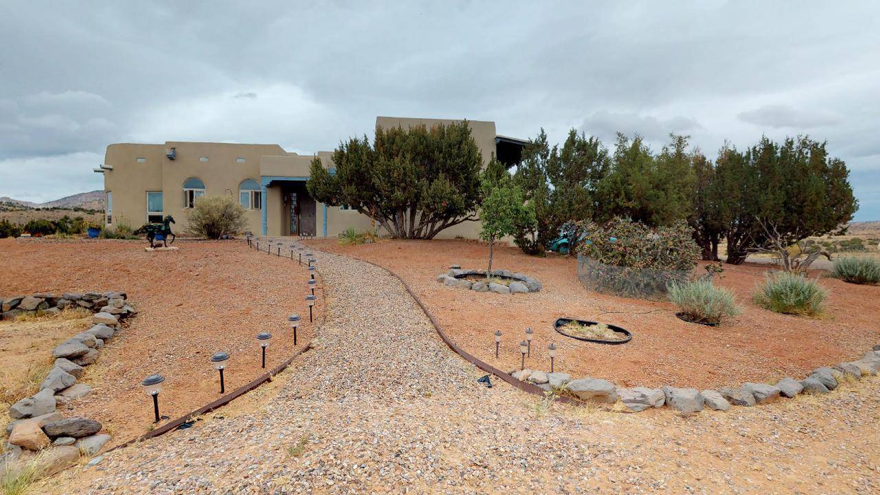 Abiquiu, NM 87510,10 Blue Earth Trail