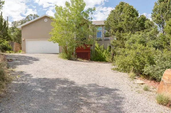 Cedar Crest, NM 87008,3 Twin Tree CT