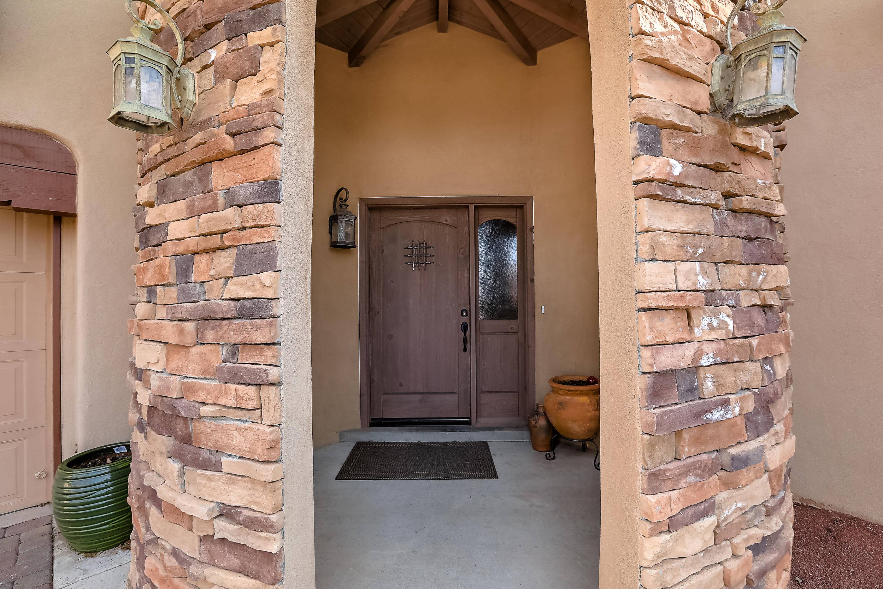 Albuquerque, NM 87122,9104 DESERT CT NE