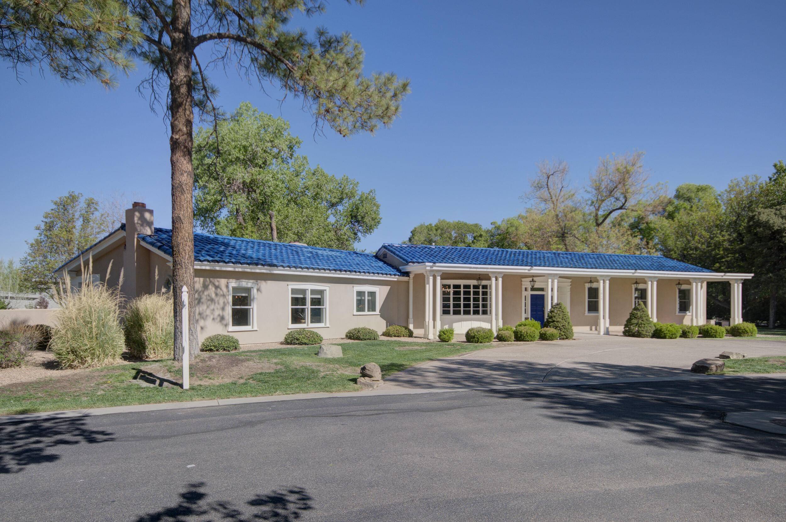Los Ranchos, NM 87107,1015 COTTONWOOD PL NW