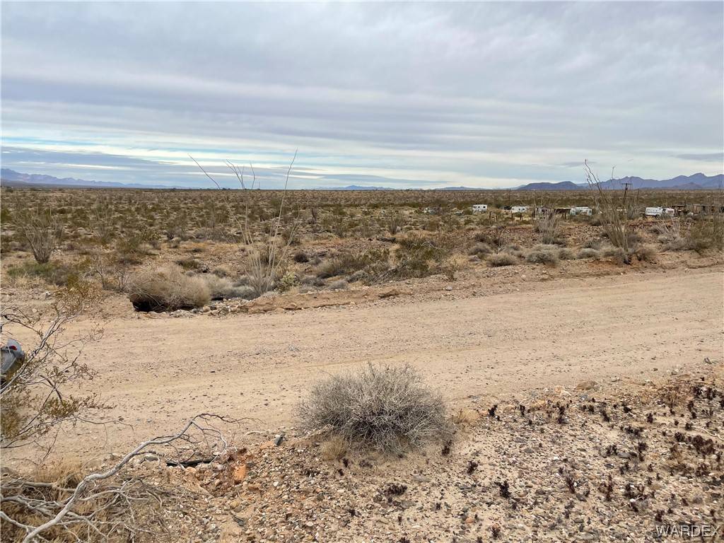 0 W Knox DR, Yucca, AZ 86438