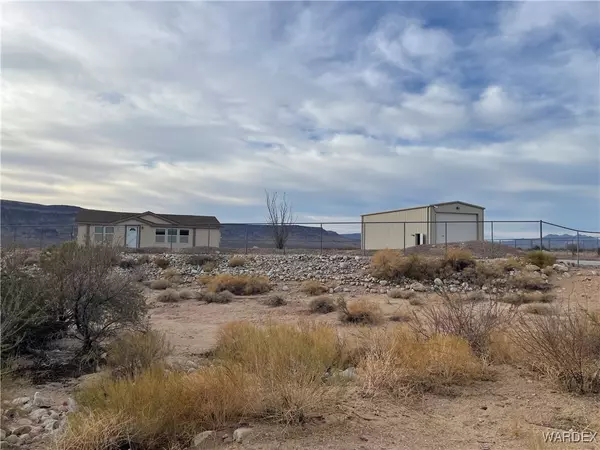 10767 S Paradise Trails RD, Yucca, AZ 86438
