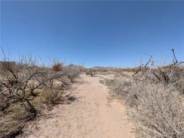 1353 S Dugas RD, Golden Valley, AZ 86413