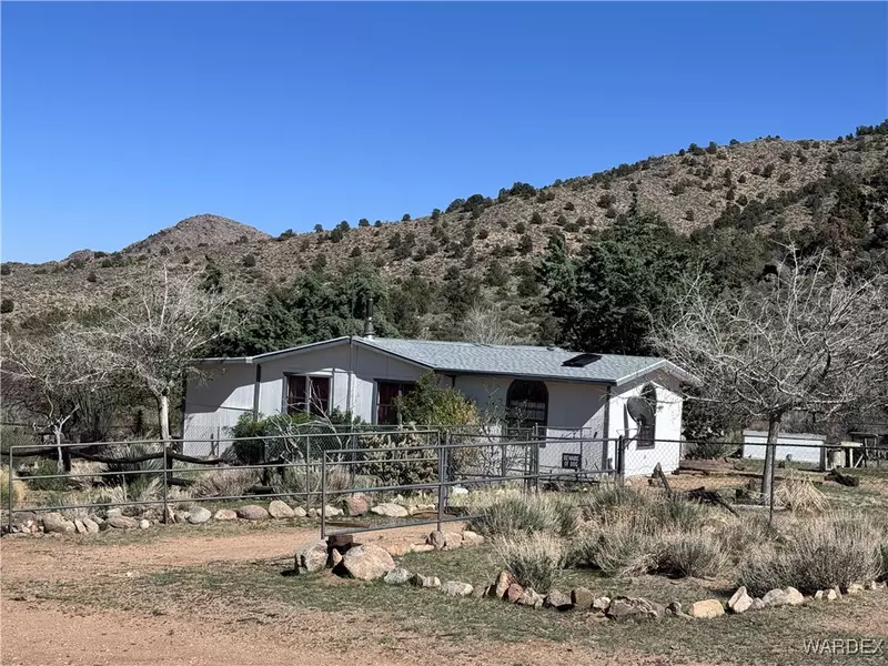 9000 N Vock Canyon LN, Kingman, AZ 86409