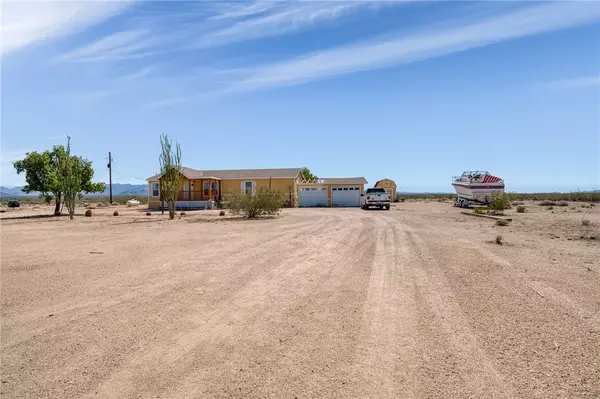 19532 S Lone Ranger RD, Yucca, AZ 86438