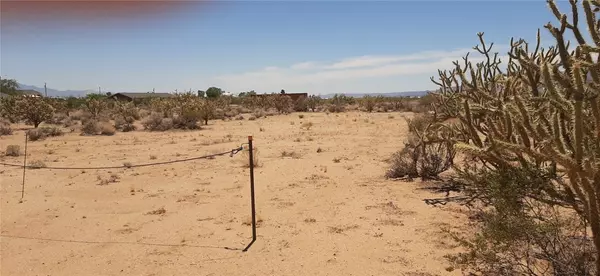 000 W Simon DR, Golden Valley, AZ 86413