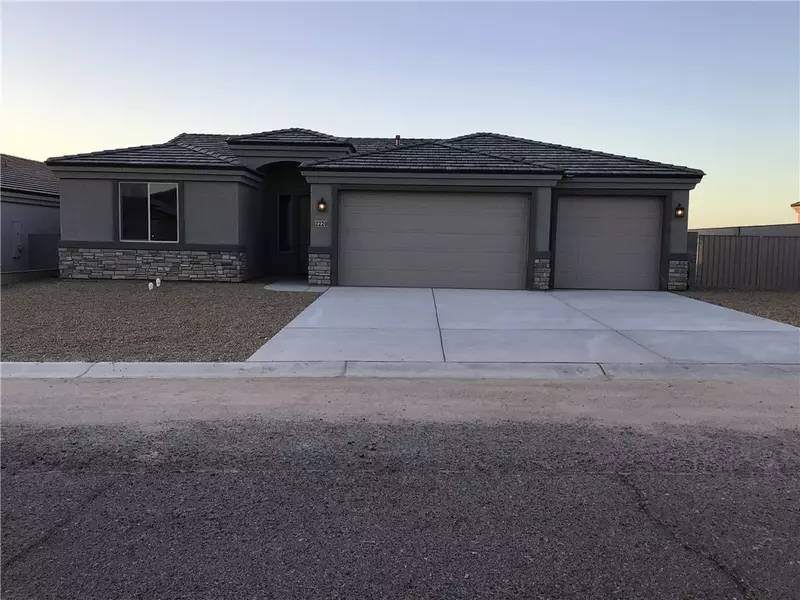 2220 E Moon Ridge LN, Fort Mohave, AZ 86426
