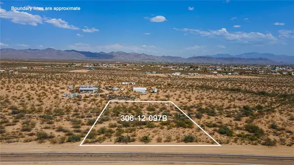 3896 N Laguna RD, Golden Valley, AZ 86413