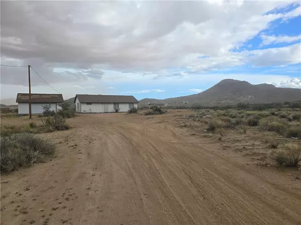 2832 E Calle Cedral, Kingman, AZ 86409