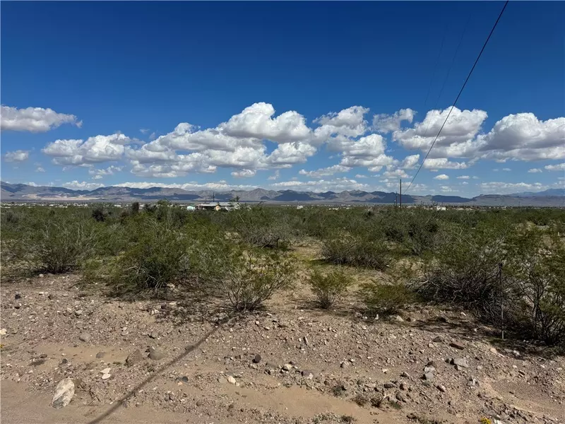 7782 W Burro Rd, Golden Valley, AZ 86413