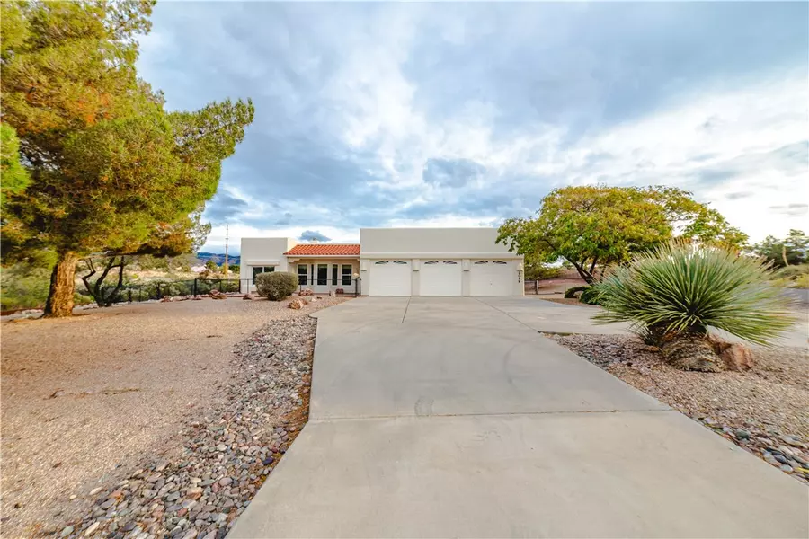 2098 Pawnee DR, Kingman, AZ 86401