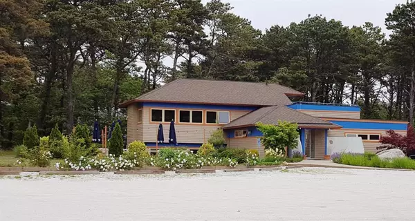 Wellfleet, MA 02667,554 State Rte 6 Highway