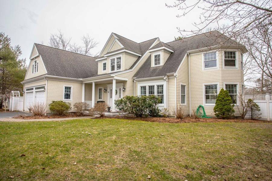 10 Birchwood Lane, Sandwich, MA 02563