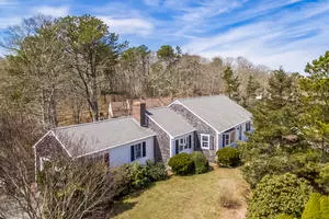 6 Riseknoll Path, Yarmouth Port, MA 02675