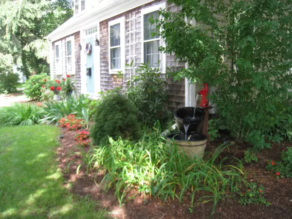 Yarmouth Port, MA 02675,186 Route 6A