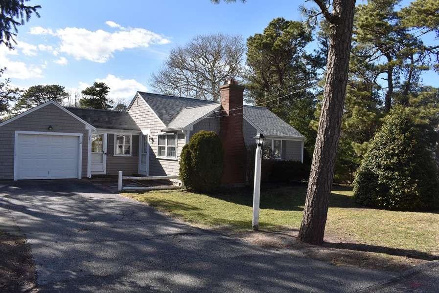 21 Woodside Park Road, West Dennis, MA 02670