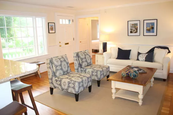 Osterville, MA 02655,60 Pine Lane