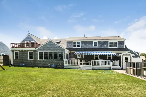 15 Doves Wing Road, Yarmouth Port, MA 02675