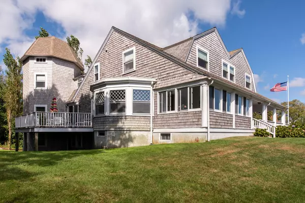 West Hyannisport, MA 02647,17 Pearl Avenue