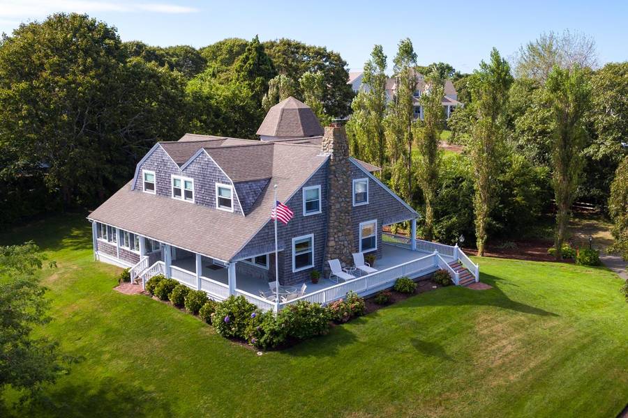 17 Pearl Avenue, West Hyannisport, MA 02647