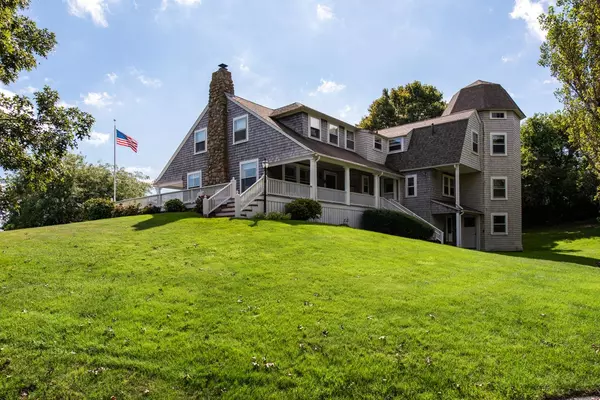 West Hyannisport, MA 02647,17 Pearl Avenue