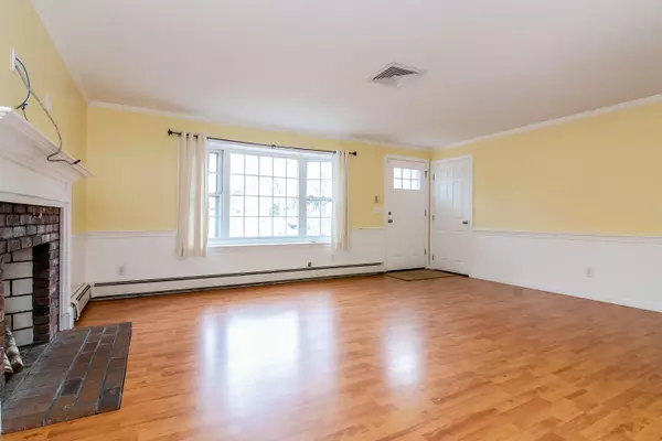 Yarmouth Port, MA 02675,11 Ridgewood Drive